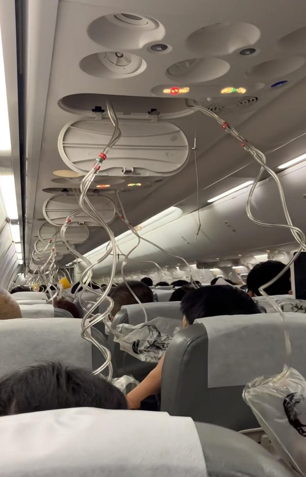 稳拿证券 乘客忆日航从上海起飞航班急速下降瞬间！日方称增压系统故障